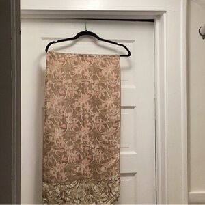 The Metropolitan Museum of Art 
Oblong Silk Scarf